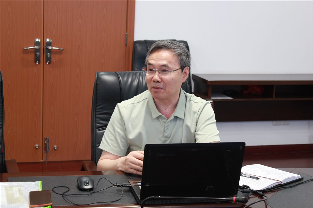 4副校长张涛作报告.JPG