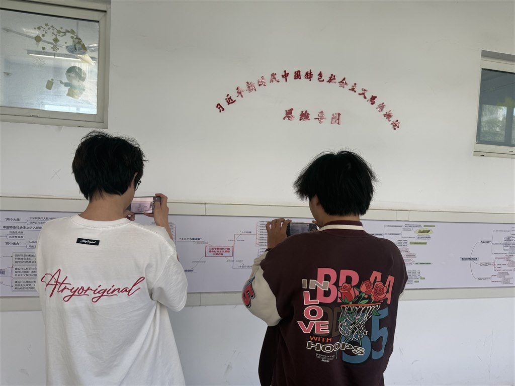 学生学习2.jpg