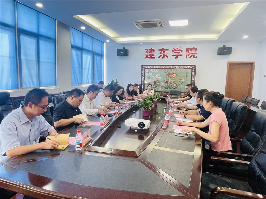 1校企合作专题调研会议现场.jpg