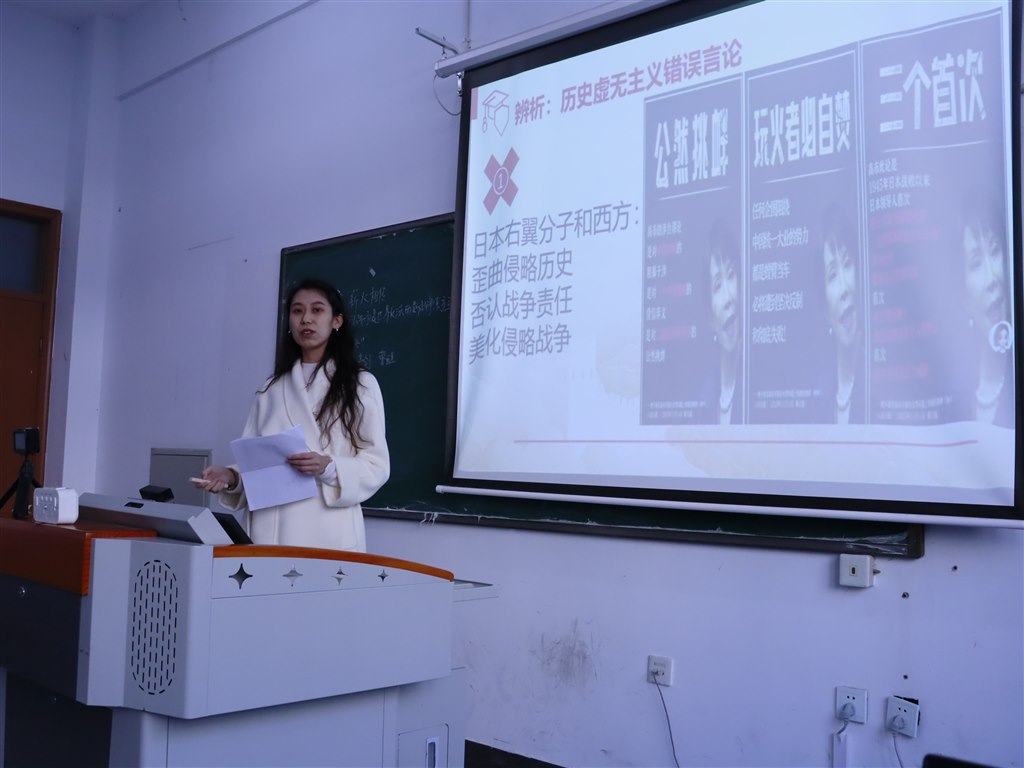 张晓宇理论授课.jpg 张晓宇理论授课.jpg