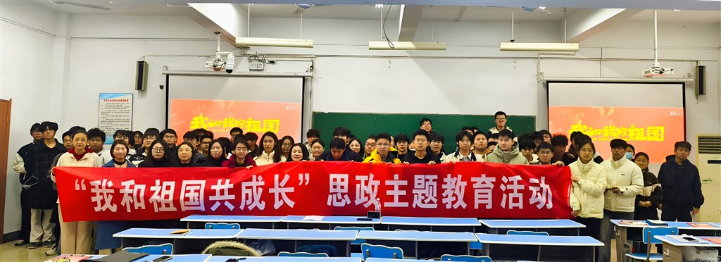 师生合影.jpg 师生合影.jpg