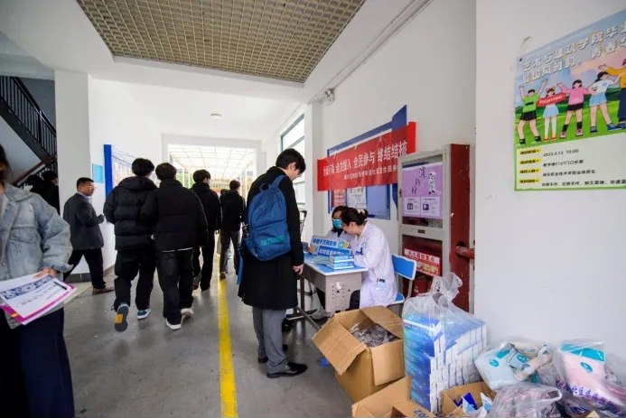 2.webp.jpg 2.webp.jpg