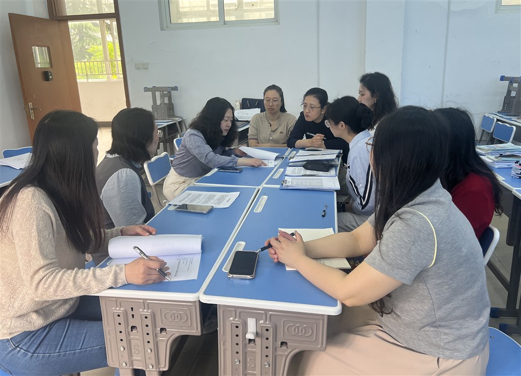 马院评审反馈会及专题教研活动现场.jpg