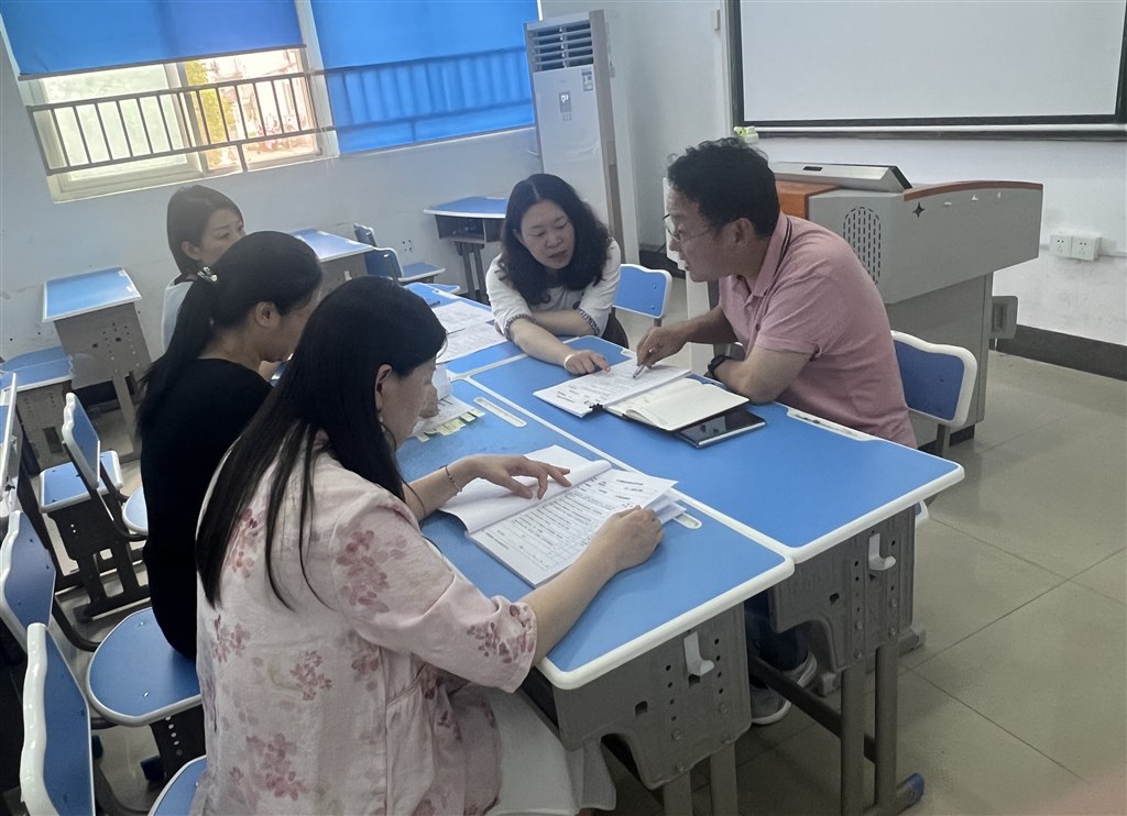 骨干教师中期考核汇报会现场.jpg